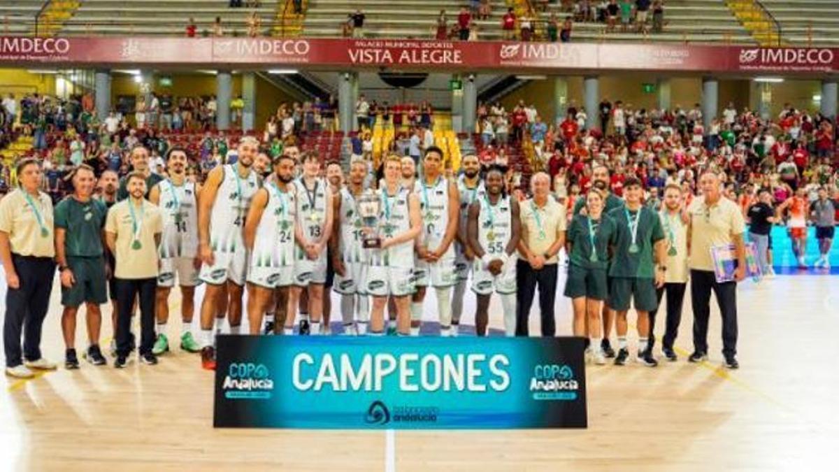 El Unicaja enseña músculo exterior, pero sigue cojo y con dudas por dentro