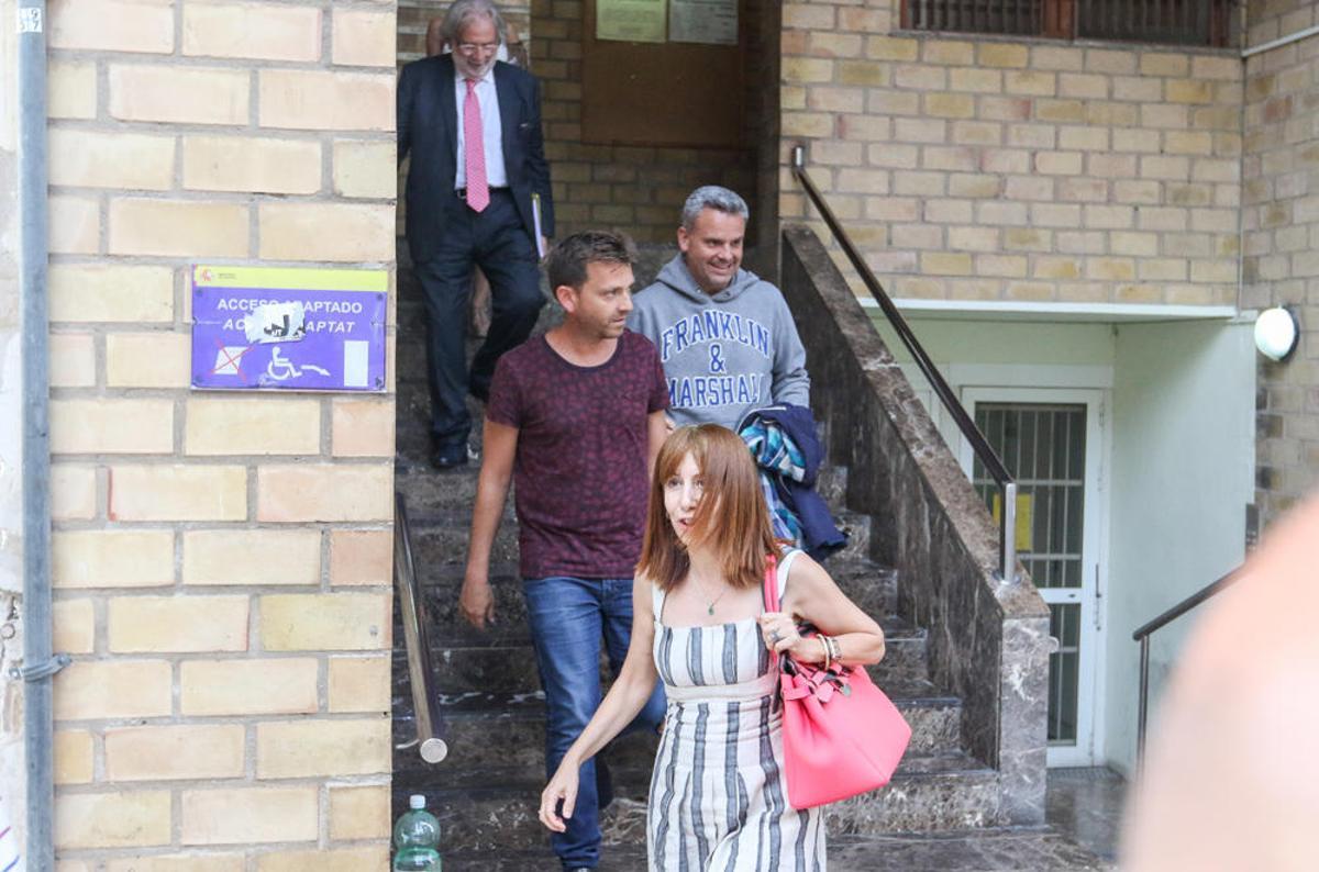 Los detenidos, a la salida del Juzgado de Ibiza tras declarar.