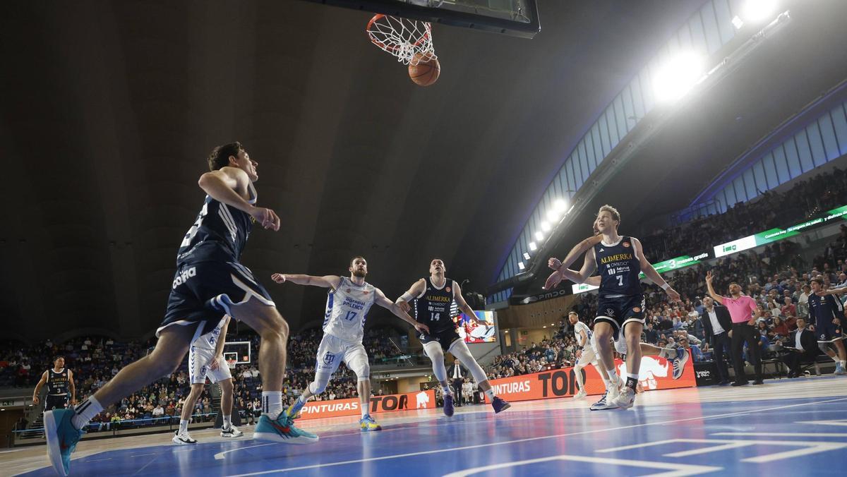 EN IMÁGENES: Así fue el Alimerka Oviedo Baloncesto-Súper Agropal Palencia en el Palacio de los Deportes