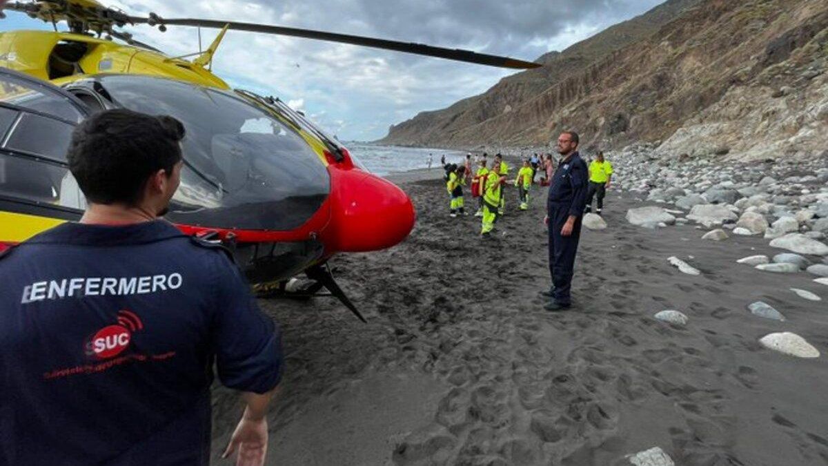 Rescate en la playa de Benijo.