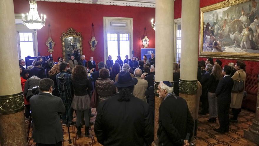 El Parlament homenajea a las víctimas del holocausto