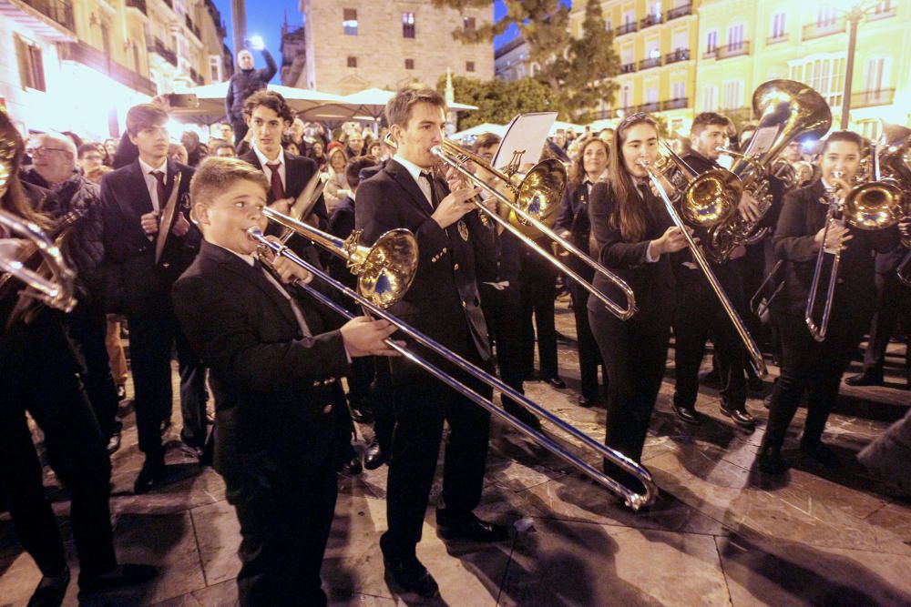 Medio millar de músicos interpretan 'Paquito el Chocolatero'