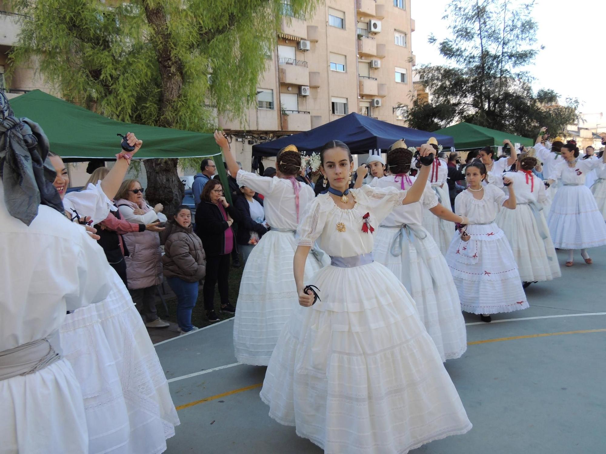 Así fue la espectacular "dansà" en ropa interior de la falla Mont de Pietat