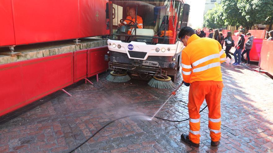 Sadeco repartirá 30.000 bolsas para evitar las cáscaras de pipas en Semana Santa