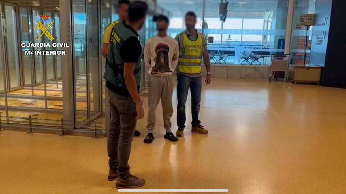 Imagen del detenido por estafa en el Aeropuerto de Tenerife Sur