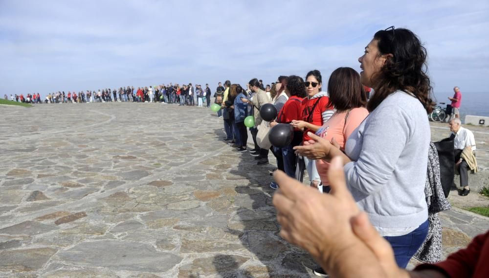 La empresa de telemarketing prevé concentrar en A Coruña el 58% de los despidos, 205. Los trabajadores denuncian que el despido colectivo es fraudulento.