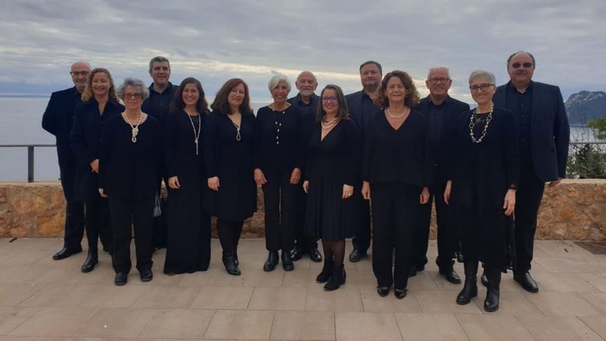 El Petit Cor canta las canciones tradicionales de Ibiza en Sant Joan