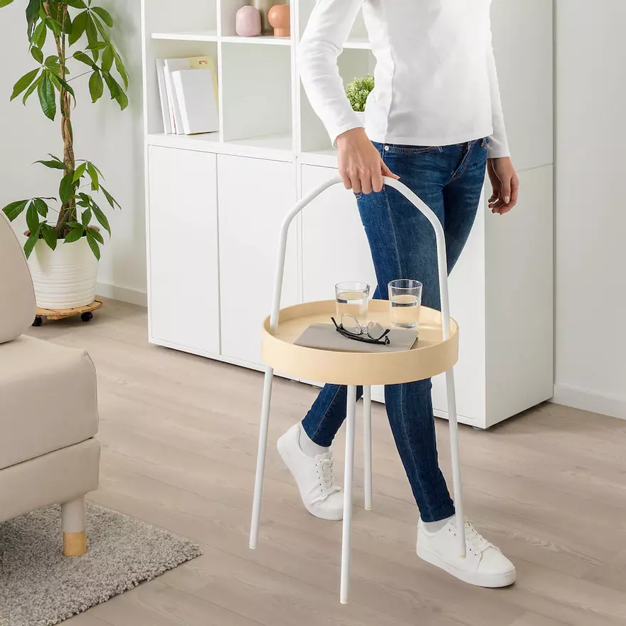 MESAS IKEA | Esta mesa de centro tiene un asa para que sea más fácil de transportar