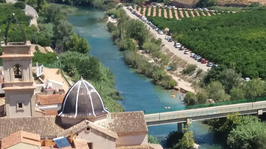 Sumacàrcer blinda su playa fluvial ante la masificación turística y el incivismo