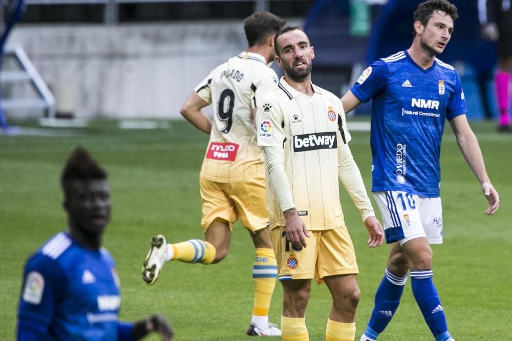 El partido entre el Real Oviedo y el Espanyol, en imágenes