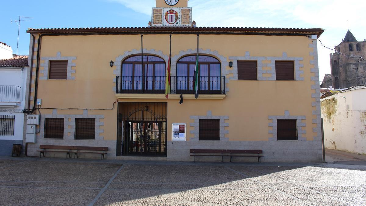 Imagen del ayuntamiento de la localidad cacereña.