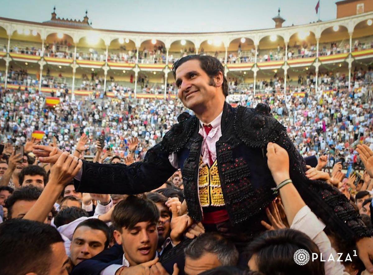 Morante de la Puebla cruza la puerta grande de Las Venta