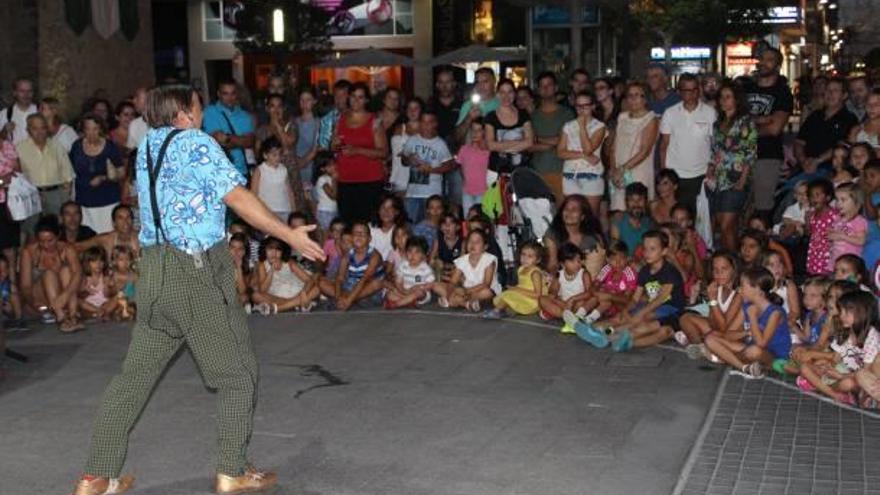 Santa Pola celebra su primera «Nit en Blanc»