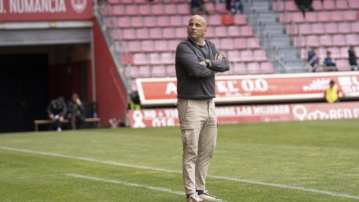 Javi Rozada, en el campo del Numancia