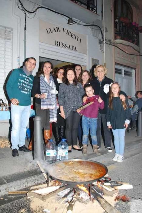 El Altar de Russafa tiene una espectacular implantación social. Noche de paellas en la calle.