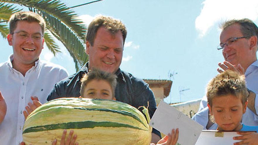 Kleine Jungs, große Melone