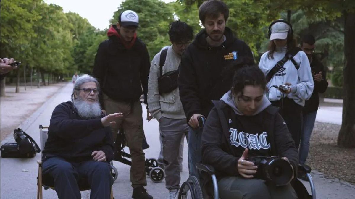 Santaolalla y los alumnos de TAI, trabajando en el Retiro.