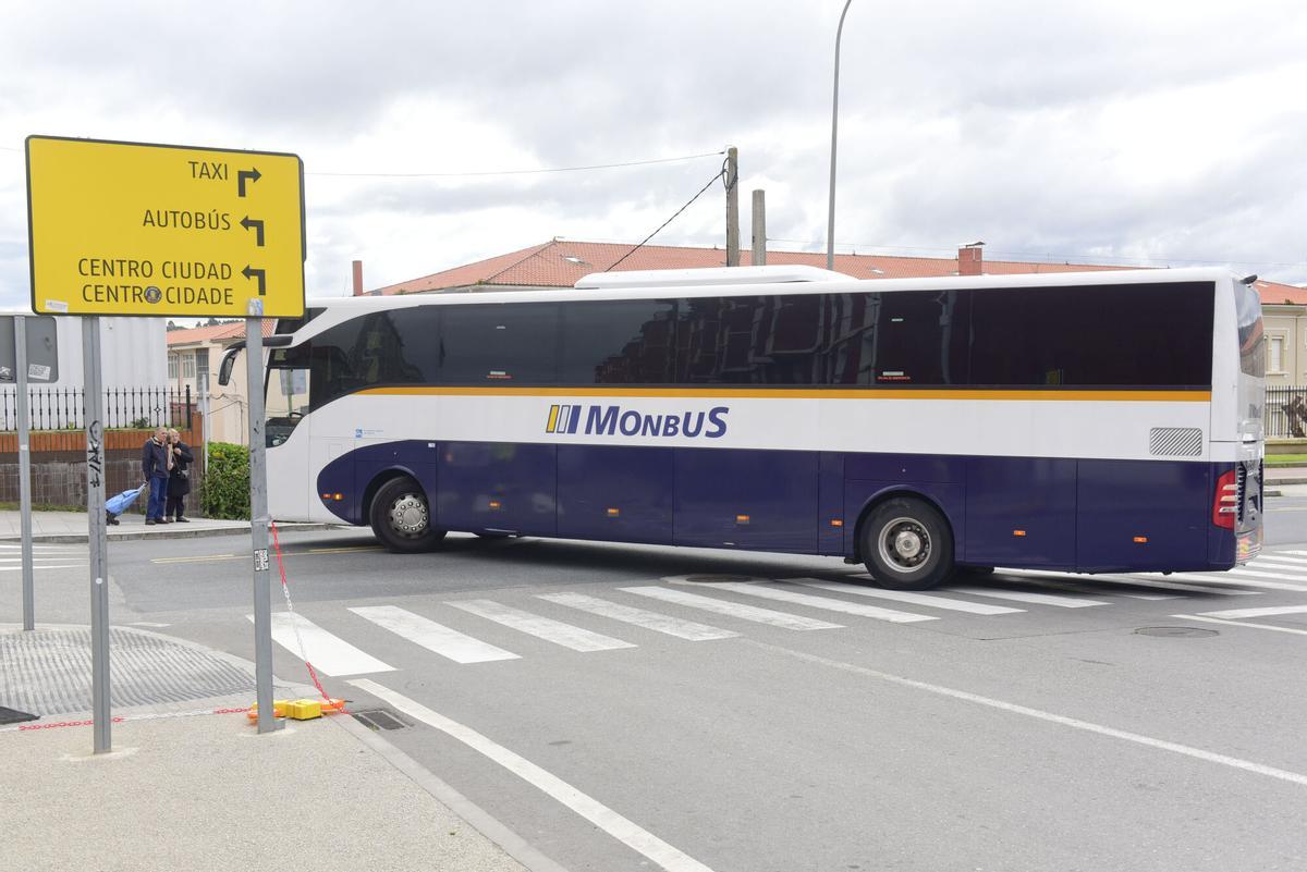 El cierre de la estación ferroviaria los días 28 y 29 de marzo obliga a diseñar un plan alternativo de transporte para garantizar la movilidad de los viajeros. El primer día se ha desarrollado con tranquilidad y pocos pasajeros en el servicio extraordinario de buses. El cierre de la estación ferroviaria los días 28 y 29 de marzo obliga a diseñar un plan alternativo de transporte para garantizar la movilidad de los viajeros. El primer día se ha desarrollado con tranquilidad y pocos pasajeros en el servicio extraordinario de buses.