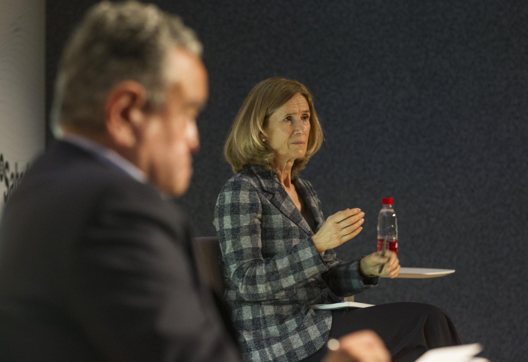 Cristina Garmendia: "Si la Agencia Europea del Medicamento decide seguir con la vacunación, sigamos sin miedo"