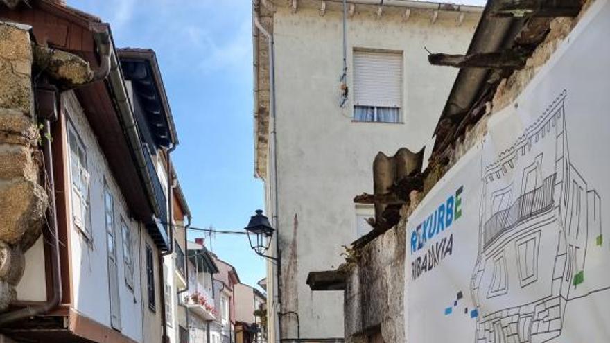 Adjudicada la redacción de los proyectos para rehabilitar dos edificios en el centro histórico de Ribadavia