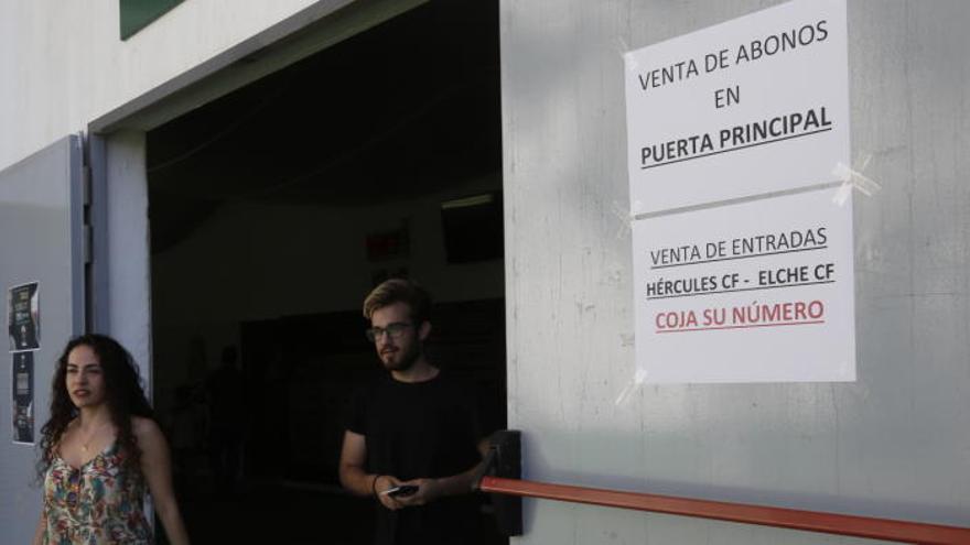 El Elche sigue vendiendo entradas del derbi en el Martínez Valero