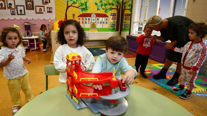 Alumnado de Infantil en el CEIP Álvarez Limeses.