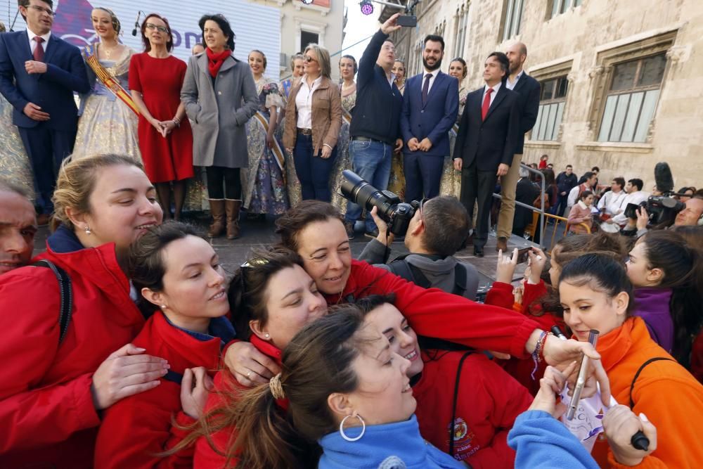 Entrega de estandartes de la Diputación a las Fallas