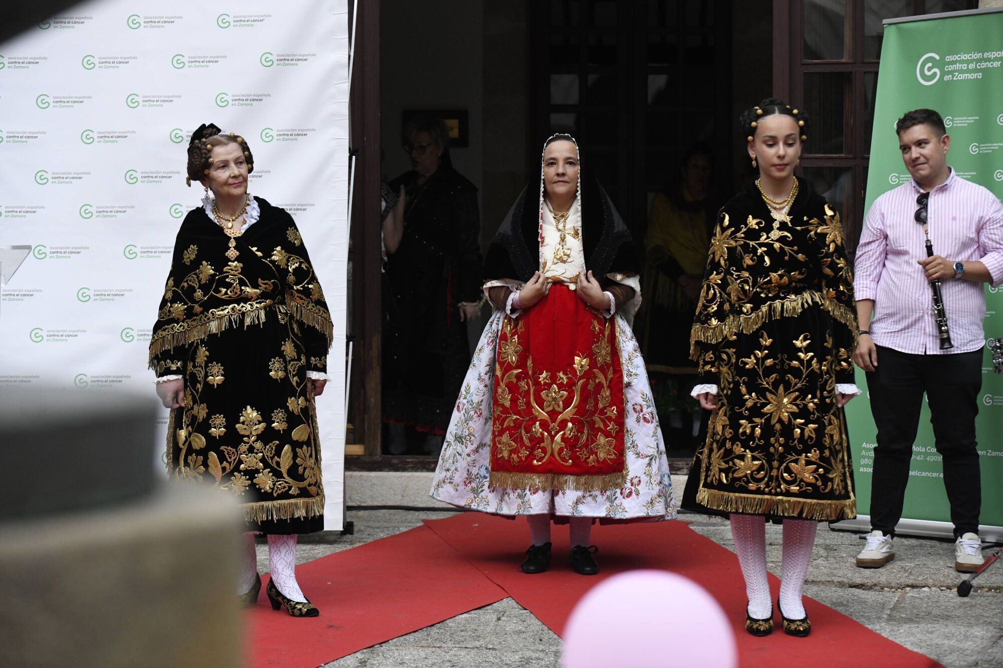 GALERÍA | Desfile por la vida: pacientes oncológicas visten trajes tradicionales de Zamora