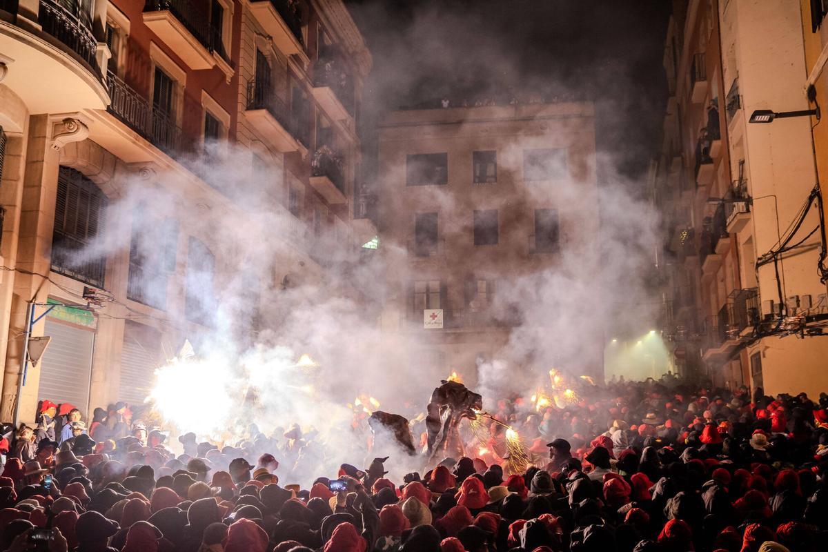 El Correfoc tanca amb un espectacle de foc i de gent la Festa Major de Manresa