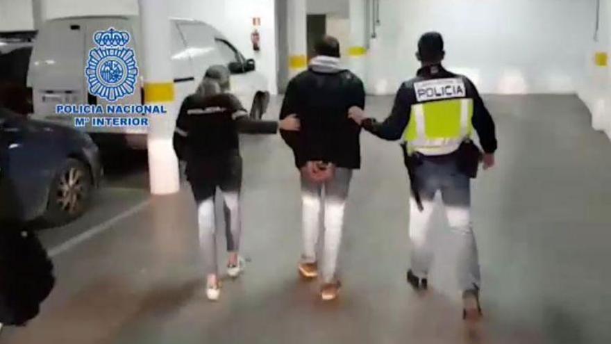 Detenidos dos buzos por dejar morir a otro mientras buscaban fardos de cocaína en Algeciras