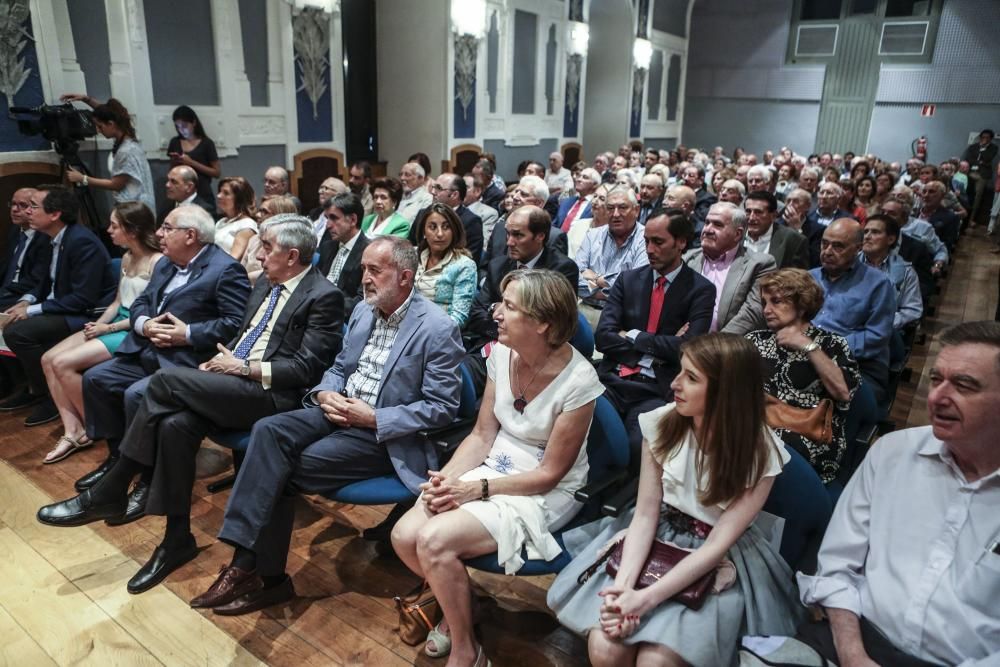 Entrega de los premios "Antiguo Alumno Distinguido" y "Campanil" 2016