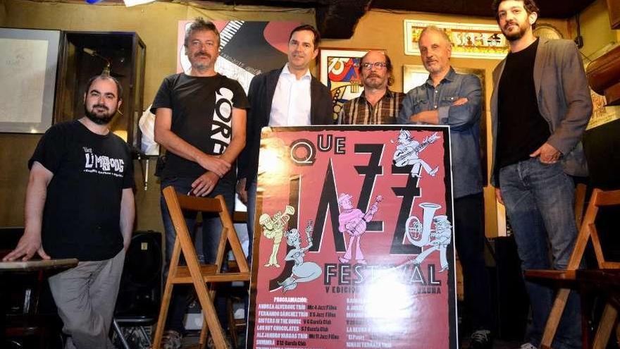 Santiago González, Pablo Rabuñal, Jacobo Sutil, Alberto Mella, Pepe Méndez y Víctor Mantiñán, ayer en el Jazz Filloa durante la presentación del festival +QueJazz.