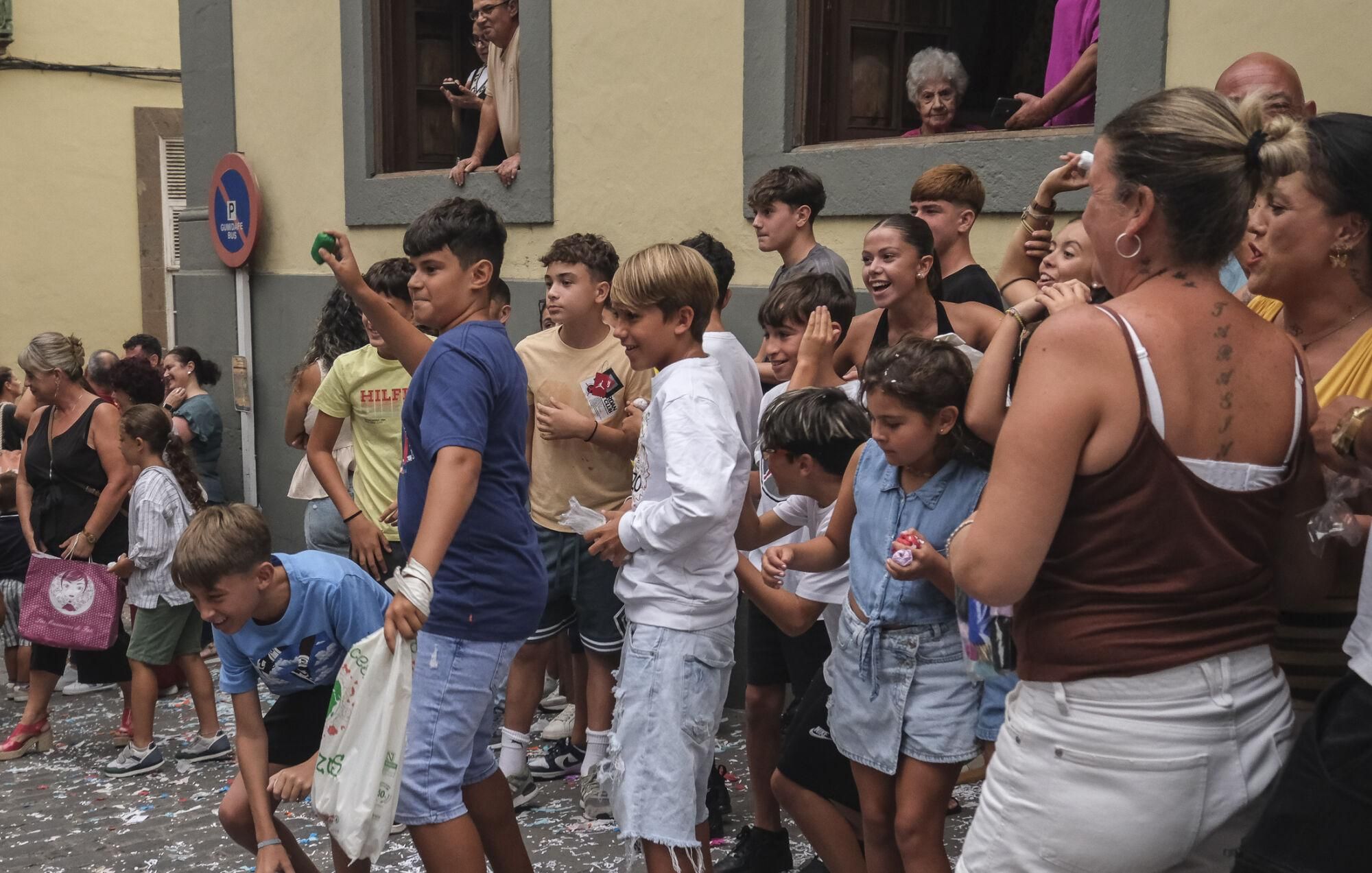 Batalla de flores en las Fiestas de la Virgen de Guíaa