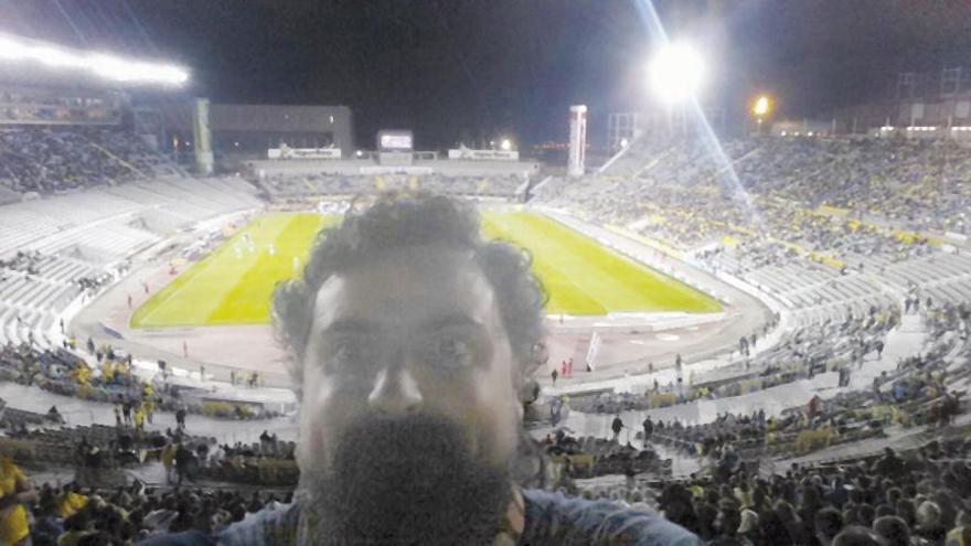 El coruñés se hace una &#039;selfie&#039; en el estadio de Gran Canaria.