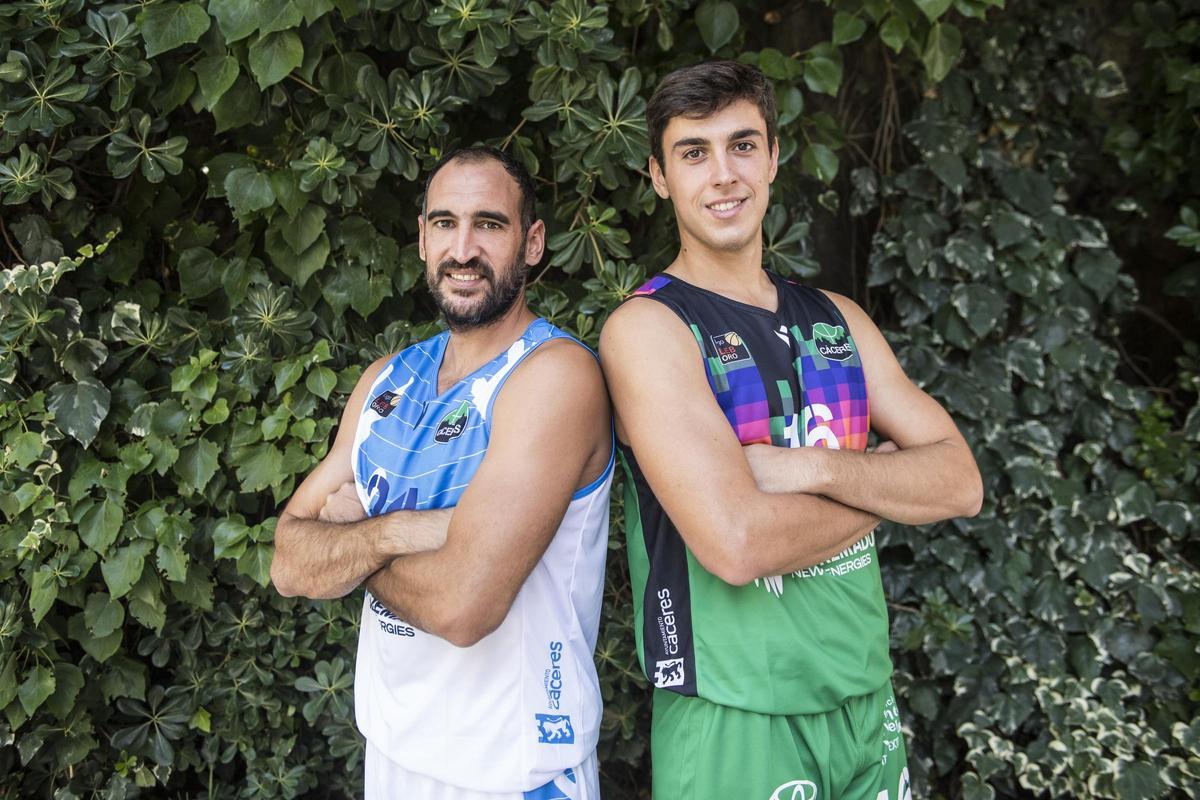 Dani Rodríguez y Pablo Sánchez, con la segunda y la primera equipación, respectivamente.
