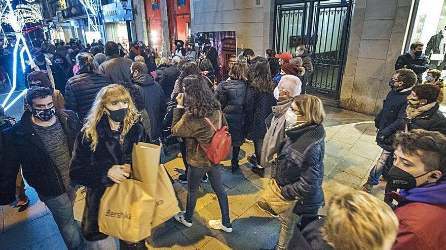 El Born, un dels eixos comercials de Manresa, ple ahir a la tarda