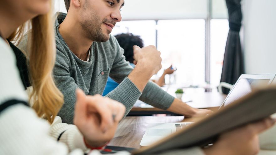 Más empleo y mejores oportunidades: la FP desbanca a la universidad en inserción laboral