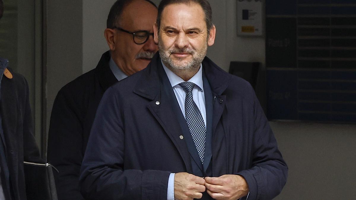 El juez arranca con las testificales: la expareja de Ábalos y el exnúmero 3 de Transportes