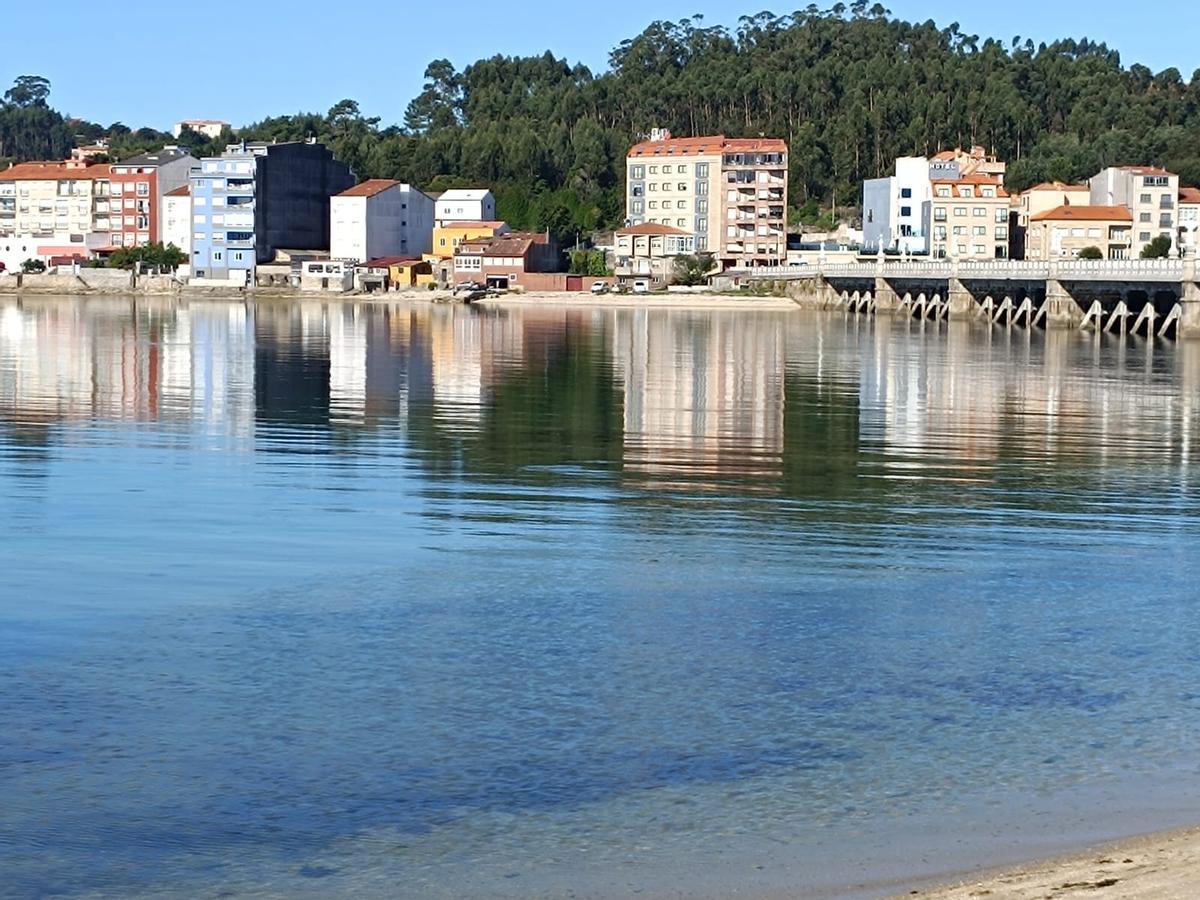Vista de la zona urbanizada de la isla de A Toxa