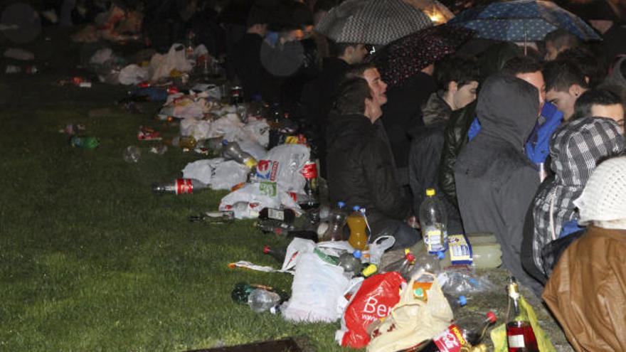 La madrugada del Viernes Santo se salda con una veintena de comas etílicos