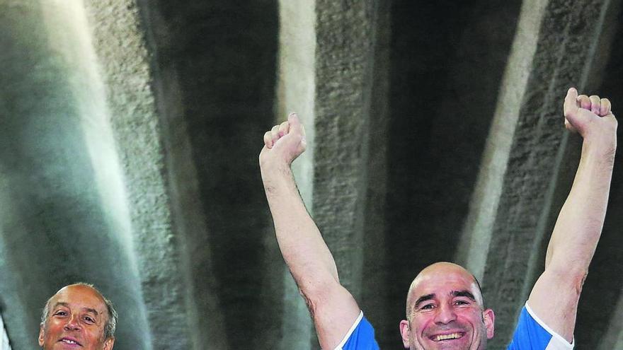 Por la izquierda, Enrique Álvarez, Antonio de la Torre y Carlos de Cima en el Palacio de los Deportes de Oviedo.