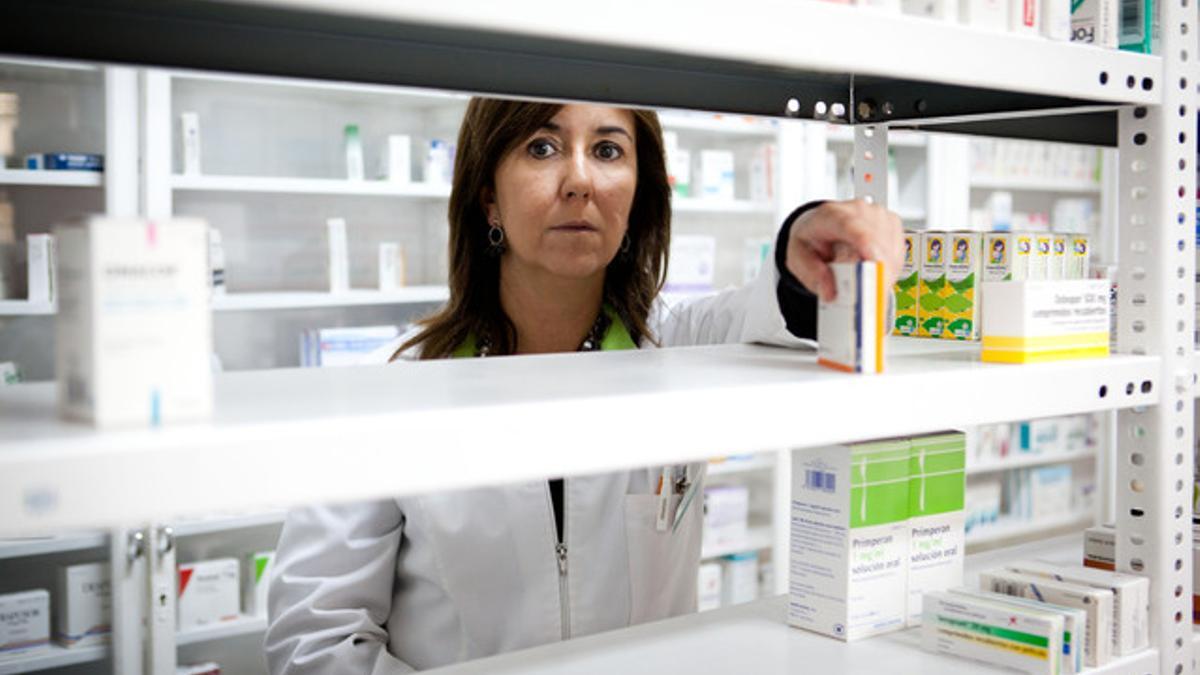 La farmacéutica Laura Mercader, en su establecimiento de Sabadell, el pasado miércoles.