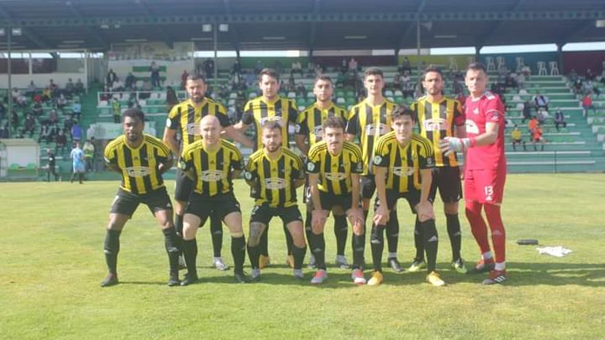 Formación del Ribadumia en el campo de O Espiñedo.