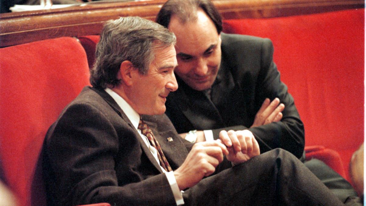 Alejo Vidal-Quadras y Xavier Trias, en un pleno del Parlament en 1995