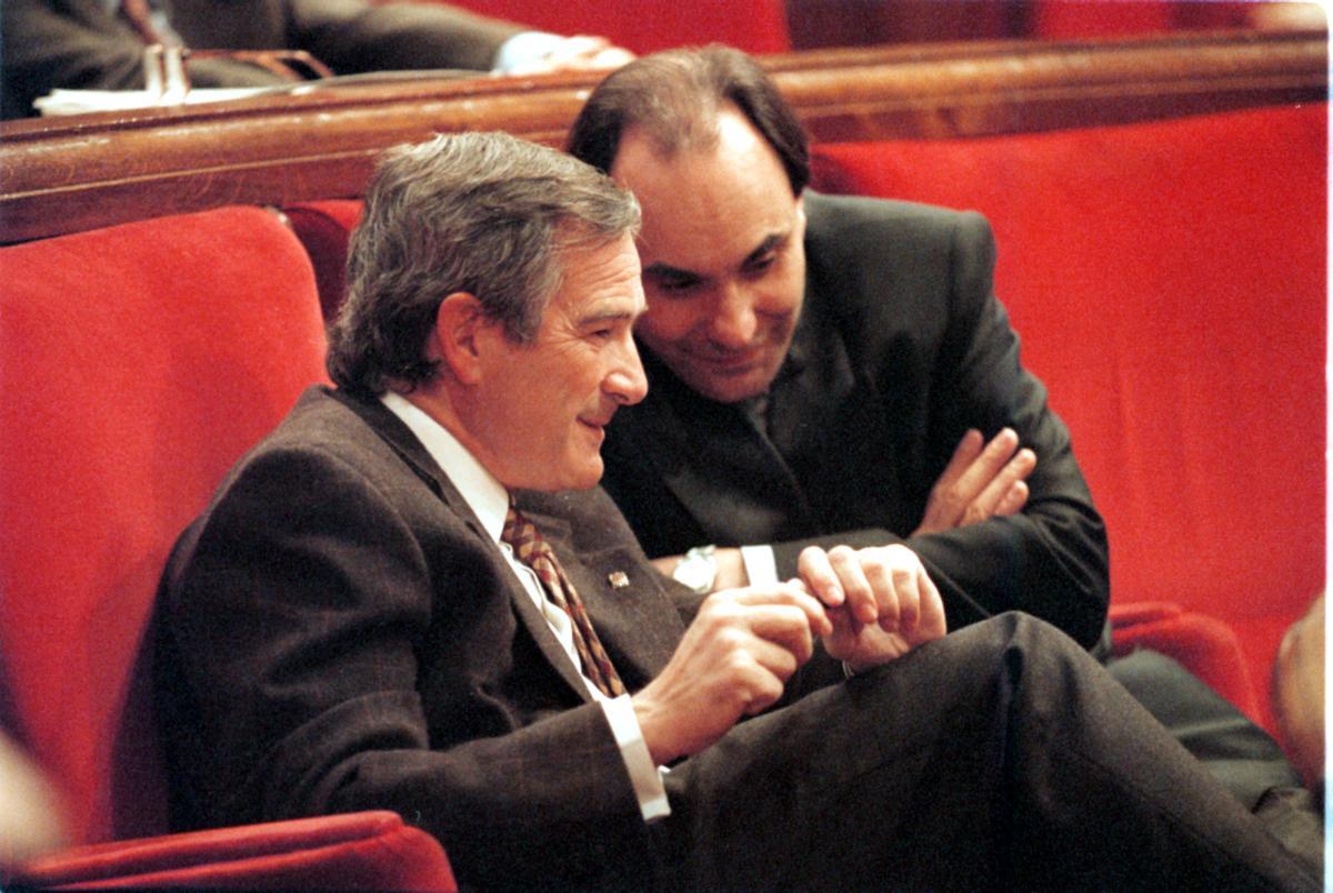 Alejo Vidal-Quadras y Xavier Trias, en un pleno del Parlament en 1995