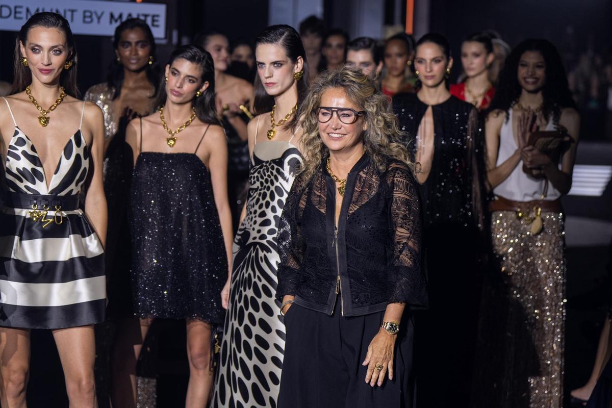 Maite, directora creativa de Lola Casademunt by Maite, al final de su desfile en 080 Barcelona Fashion, este martes.