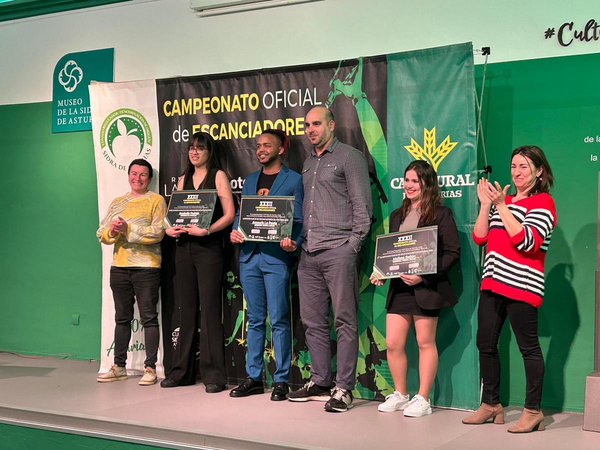 EN IMÁGENES: La 32.ª edición del Campeonato de Escanciadores de Asturias vuelve a coronar a Salvador Ondó