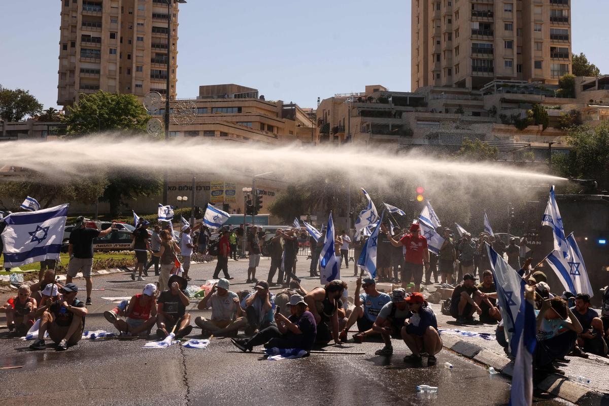 Las protestas masivas continúan en Israel por la reforma judicial