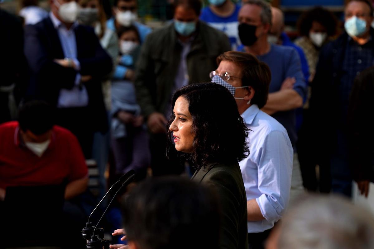 Isabel Diaz Ayuso junto con el Alcalde de Madrid Jose Luis Martinez-Almeida durante un acto de precampaña esta tarde en Madrid.