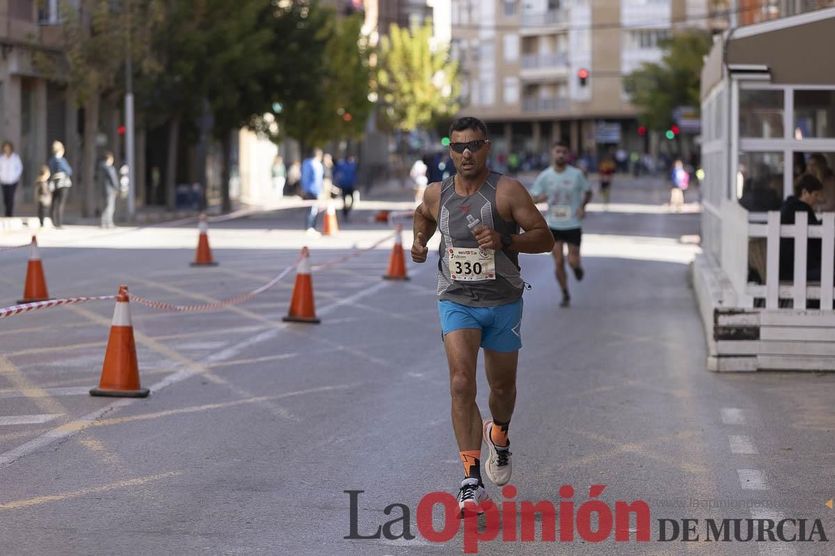 Carrera '10K Assota por ti' en Caravaca (salida y giro primera vuelta)
